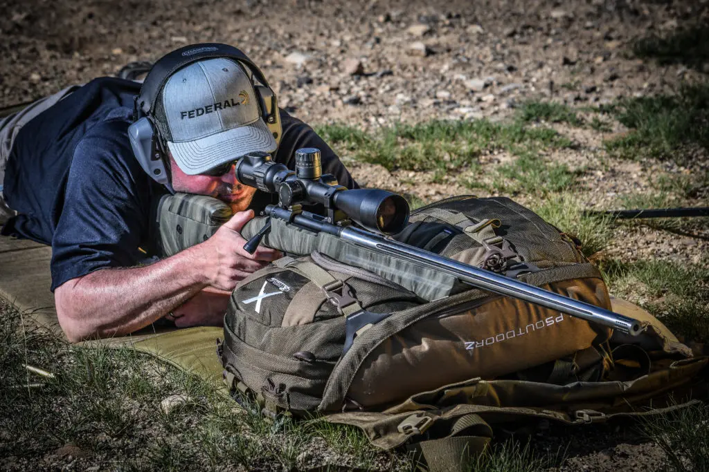 Main aiming a rifle